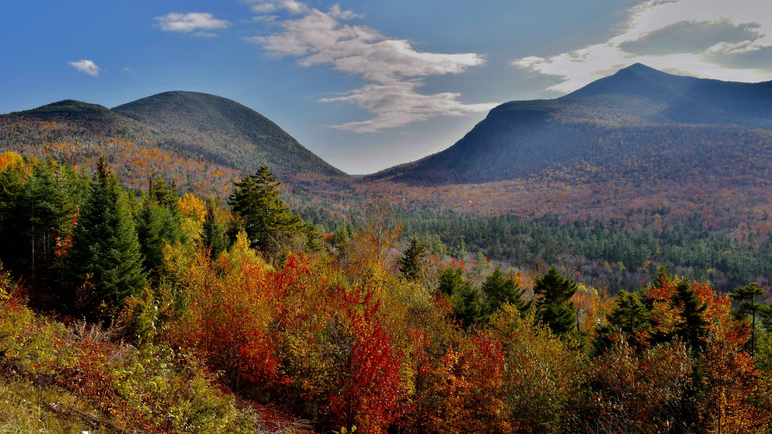 Fall foliage and mountains in New Hampshire